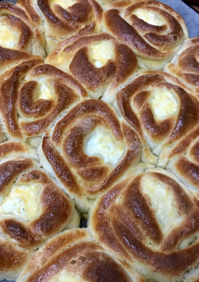 Una foto de Rosas rellenas de queso feta 🌹