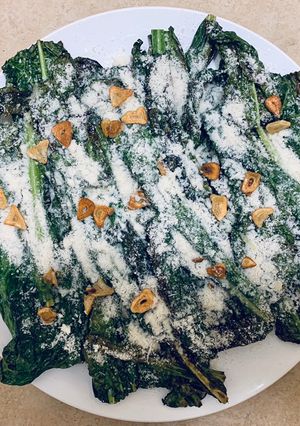 Una foto de Cavolo nero con parmesano y limón