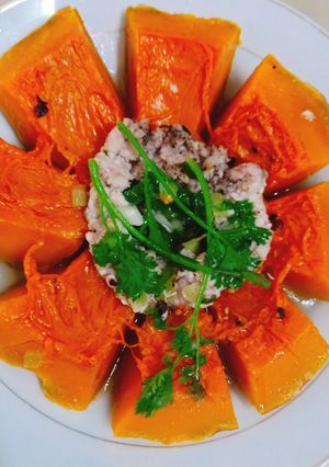 Hình của món Bí đỏ chưng thịt.