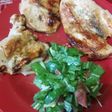 Supremas de pollo a las finas hierbas y una fresca ensalada
