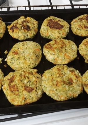 Una foto de Hamburguesas de pollo y verduras