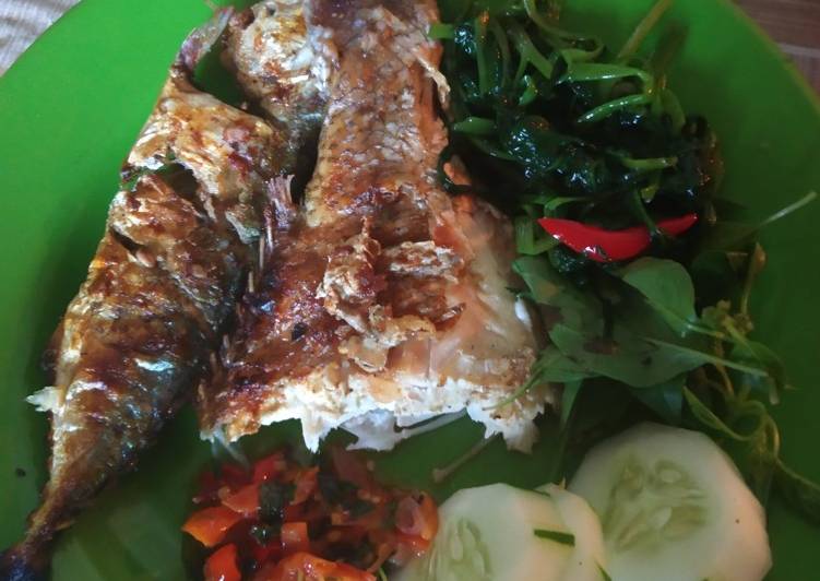 Langkah Mudah untuk Membuat Ikan bakar sambel ColoColo ala mm An😋 Anti Gagal