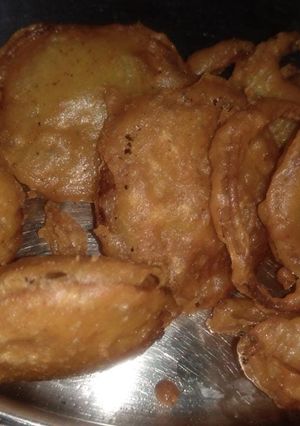 A picture of Aloo pakora.