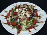 Ensalada verde con fresas y queso de cabra