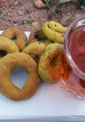 صورة لوصفة كعك مالح وكاسة شاي من ادلب
