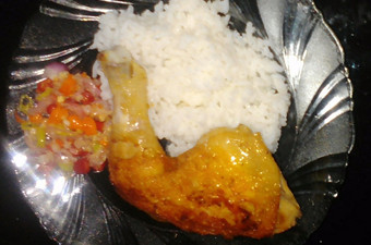 Cara Gampang Menyiapkan Ayam bumbu bawang putih garam dan sambel matah simpel Simpel
