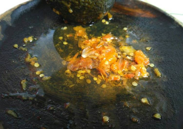 Bagaimana Menyiapkan Sambal ala bebek Slamet, Bikin Ngiler