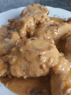 Una foto de Muslitos de pollo Mostaza/Miel y pasas🍗🍯