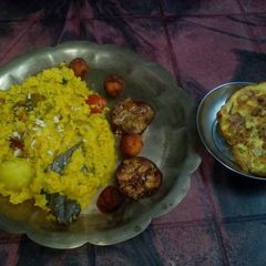 A picture of Grandma's khichdi and tasty fry.