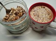 Una foto di granola di avena e cioccolato