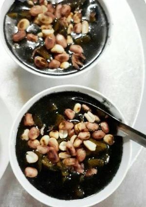 Hình của món Chè bí đỏ mè đen.