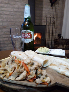 Una foto de Fajitas con cerveza 😋😋🍻🍻