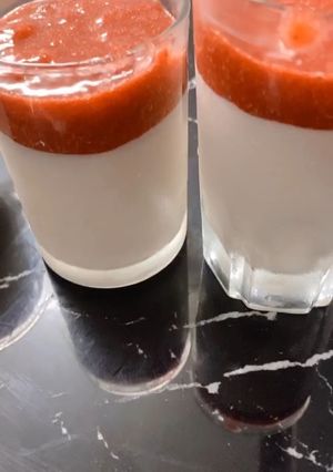 รูปของ พานาคอตต้า ซอส สตรอว์เบอร์รี่ Panna cotta keto คีโต