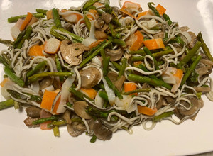 Foto principal de Espárragos trigueros palitos de mar y gulas