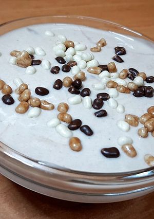 Una foto de Mousse de chocolate blanco rápida fit