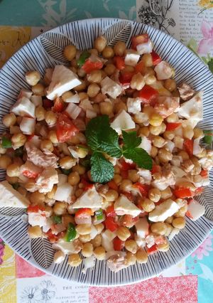 Una foto de Ensalada de garbanzos