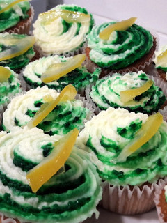 Una foto de Cupcakes de limón,... puro limón🍋🍋!