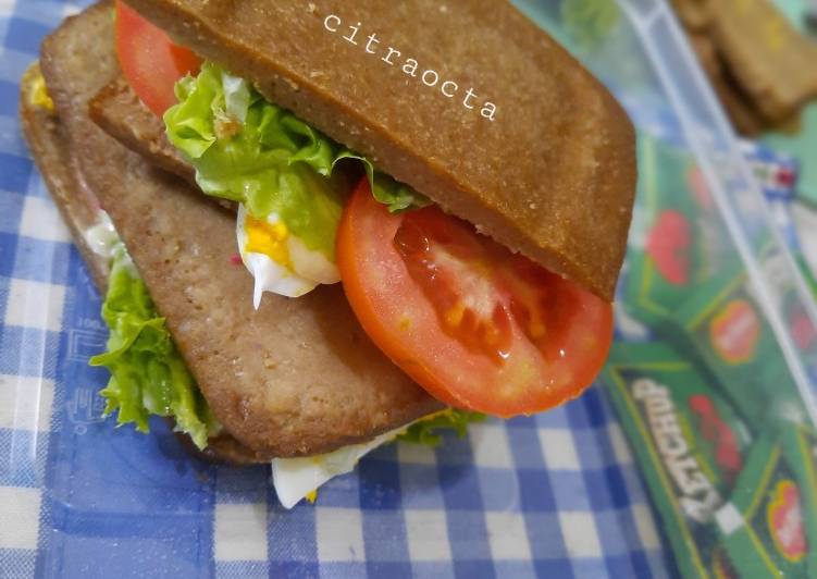 Bagaimana Menyiapkan Simple Oats Sandwich (no bake, no mixer) ala anak Kos, Menggugah Selera