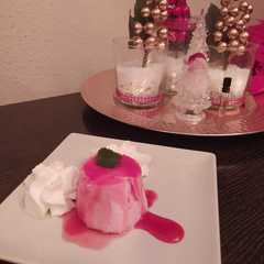 Una foto de Panna cotta de fresa 🍓🍓