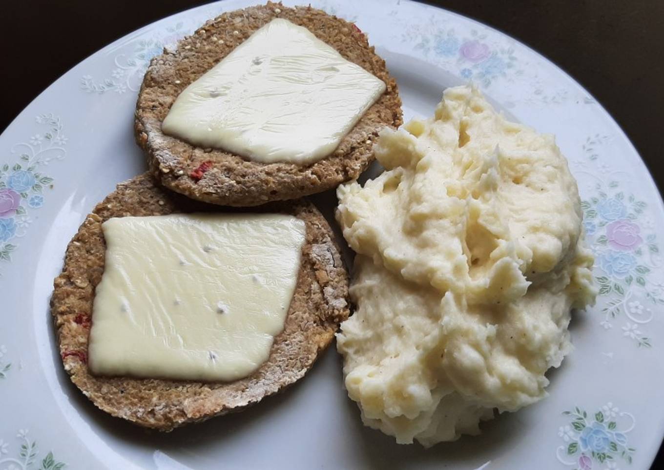 Hamburguesas de Garbanzos y puré de papas