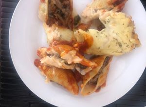 Una foto de Fideos caracoles rellenos