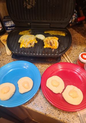 A picture of George Foreman Green Chile Cheeseburgers.