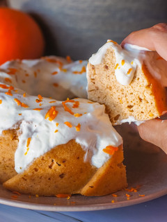 Una foto de Bizcocho de naranja y yogur al micro y sin gluten