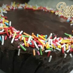 A picture of Eggless fireless biscuit cake.
