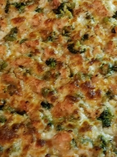 A picture of Sheik's Gourmet Pizza: Cajun Chicken Alfredo Pizza.