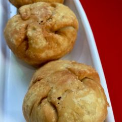 A picture of Qeema kachori.