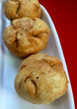 A picture of Qeema kachori.