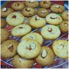A picture of Almond cookies.
