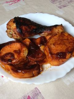 BBQ csirkecomb édesburgonya ágyon recept fotója