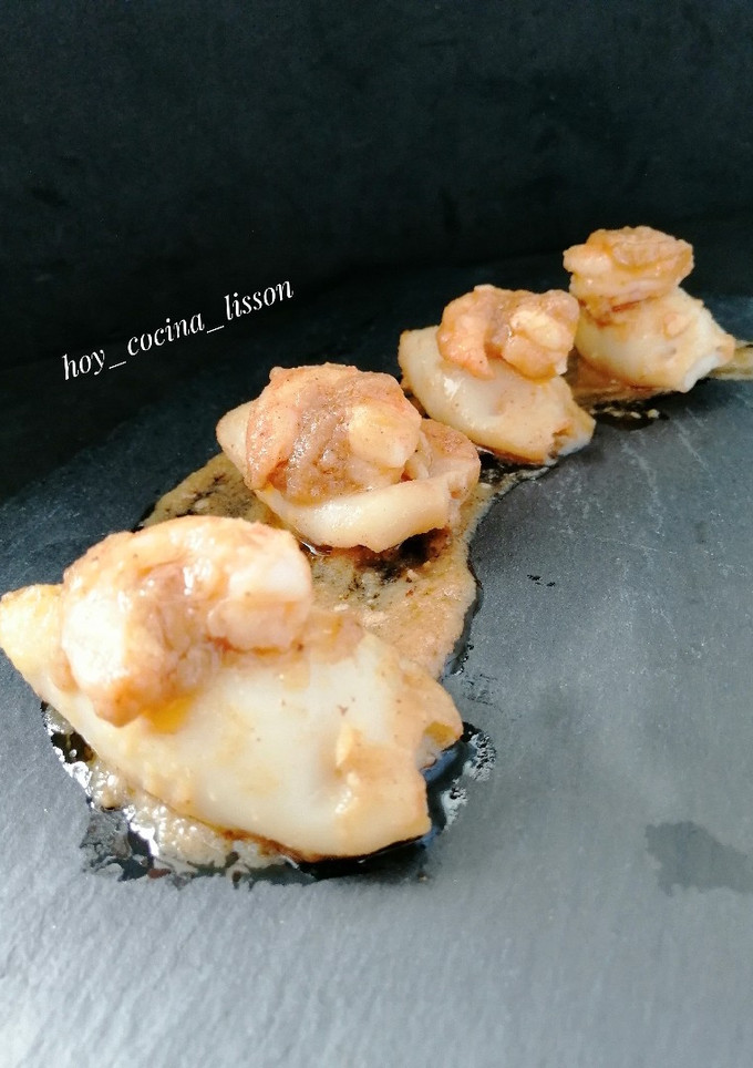 Una foto de Calamares rellenos con langostinos Sabor Cookpad