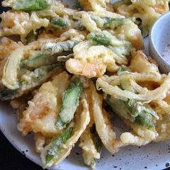 A picture of Prawn, Asparagus & Onion ‘Kakiage’ Tempura.