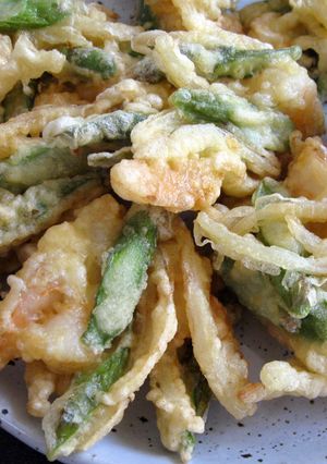A picture of Prawn, Asparagus & Onion ‘Kakiage’ Tempura.