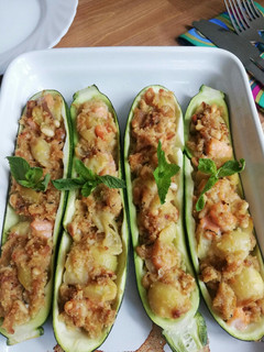 Una foto de Calabacines rellenos de salmón ahumado