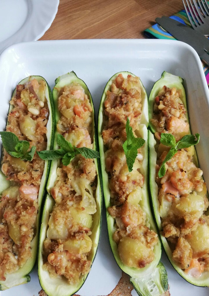Una foto de Calabacines rellenos de salmón ahumado