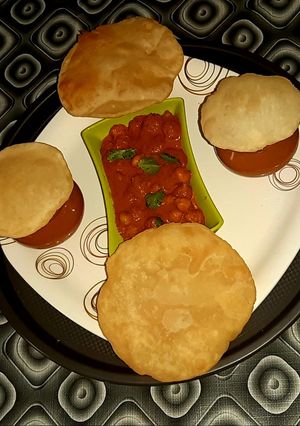 A picture of Bhatura.