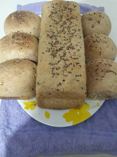 Una foto de Pan integral con semillas