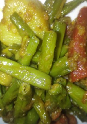 फ़्रेंच बीन्स गाजर आलू की सब्जी(french beans gajar aloo ki sabji recepie in hindi) रेसिपी मुख्य फोटो