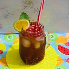 Pomegranate iced tea A picture of Pomegranate iced tea.