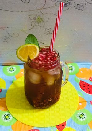A picture of Pomegranate iced tea.