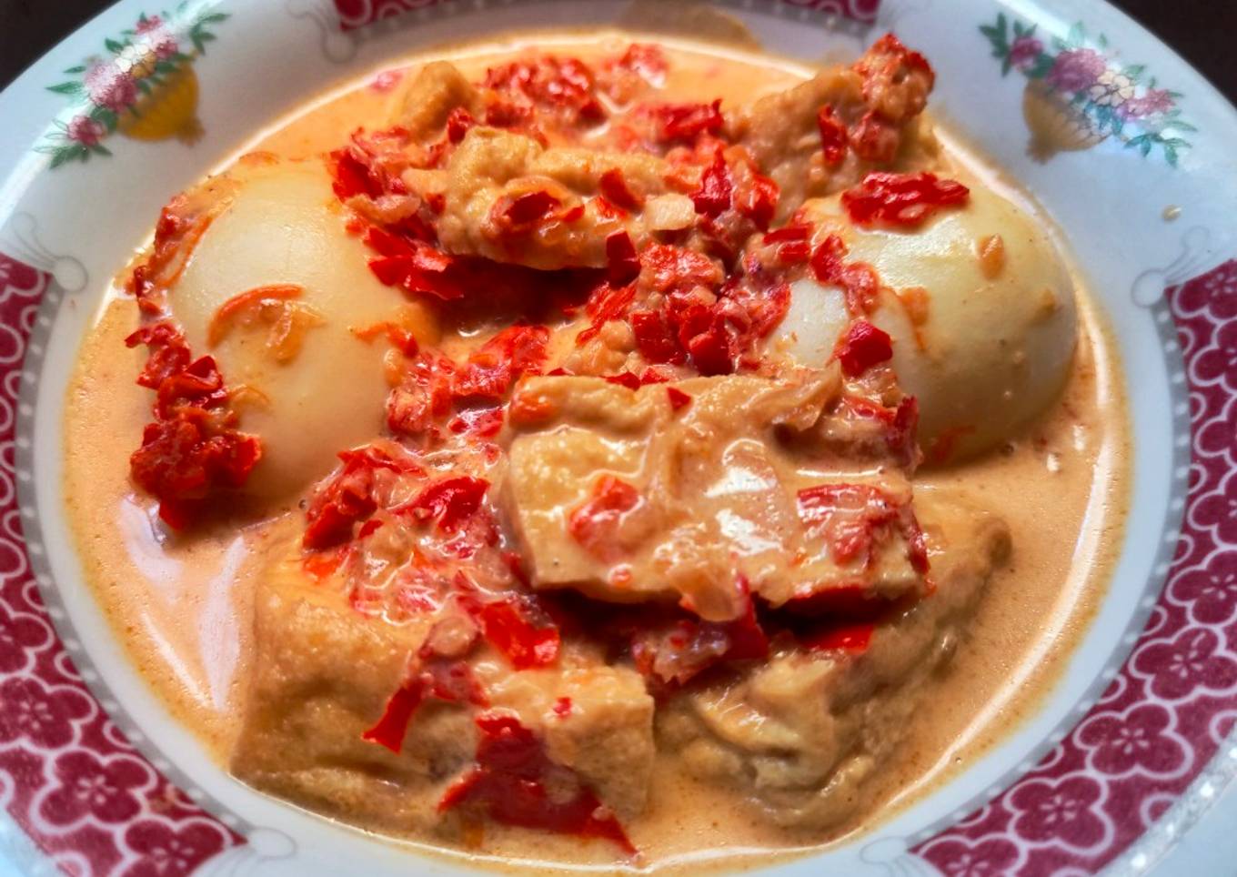 Brongkos Tahu Telur