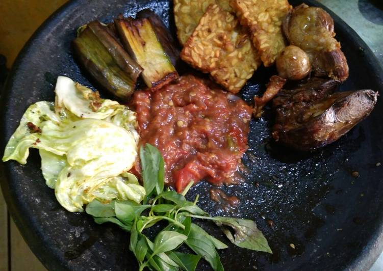 Penyet ati ampela tempe gurih