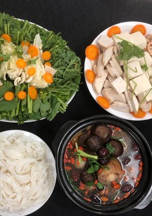 Hình của món Lẩu đuôi bò.