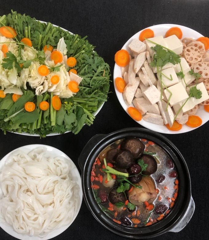 Hình của món Lẩu đuôi bò.