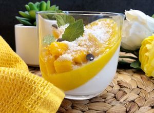 Foto di Panna cotta al cocco con mango