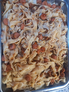 Una foto de Fideos con Salsa de Salchichas que Sobraron