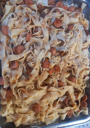 Una foto de Fideos con Salsa de Salchichas que Sobraron